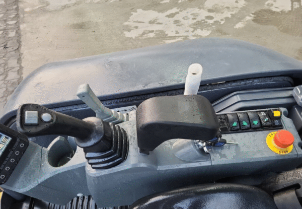 Equipos de construcción de vías XCMG XE18 E – Image 7