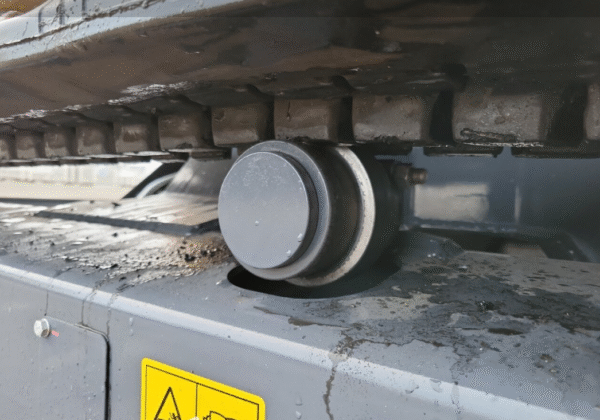 Equipos de construcción de vías XCMG XE18 E – Image 6