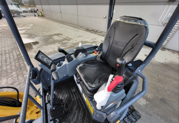 Equipos de construcción de vías XCMG XE18 E – Image 17